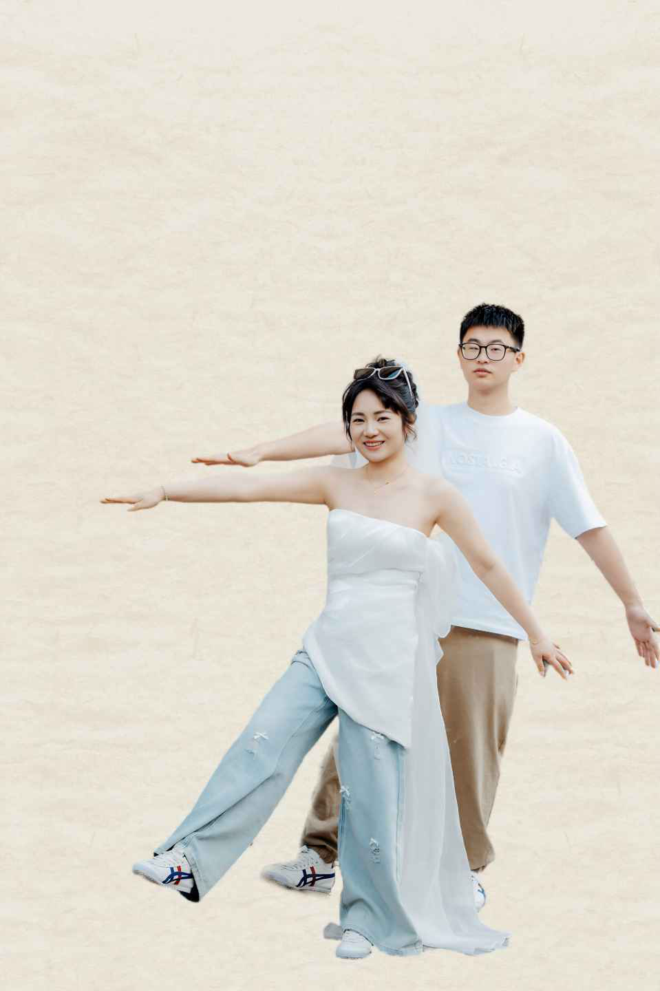 婚礼主视觉图片，新人浪漫相拥